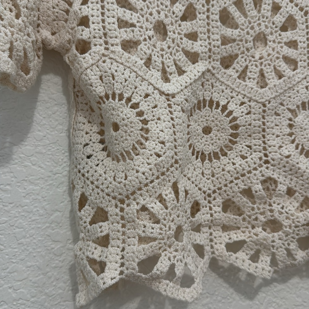 Rebelión Women’s Beige Crochet Knit Top Size M Boho Style New Without Tags - Picture 8 of 10